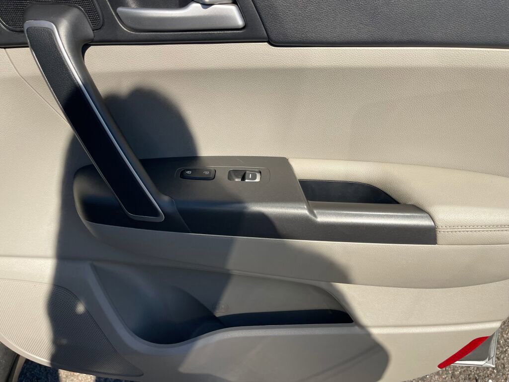 Used 2020 Kia Sportage LX image 21