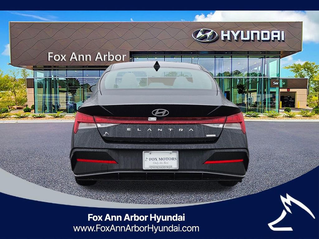 Used 2026 Hyundai Elantra Hybrid FWD image 4