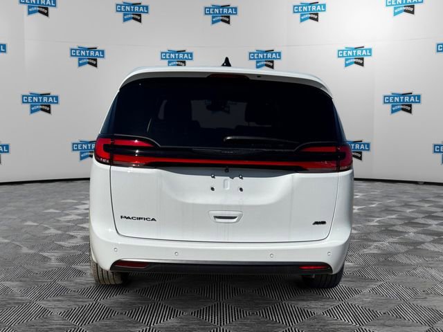 New 2026 Chrysler Pacifica Select image 4