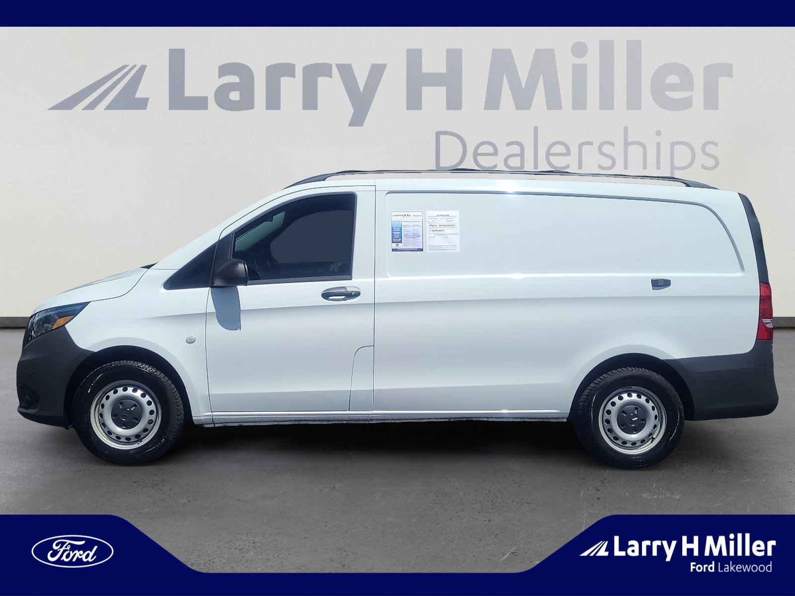 Used 2023 Mercedes-Benz Metris image 2
