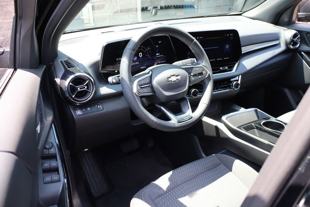 Used 2025 Chevrolet Equinox LT FWD image 11