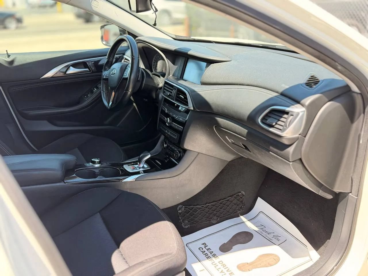 Used 2018 INFINITI QX30 FWD image 32