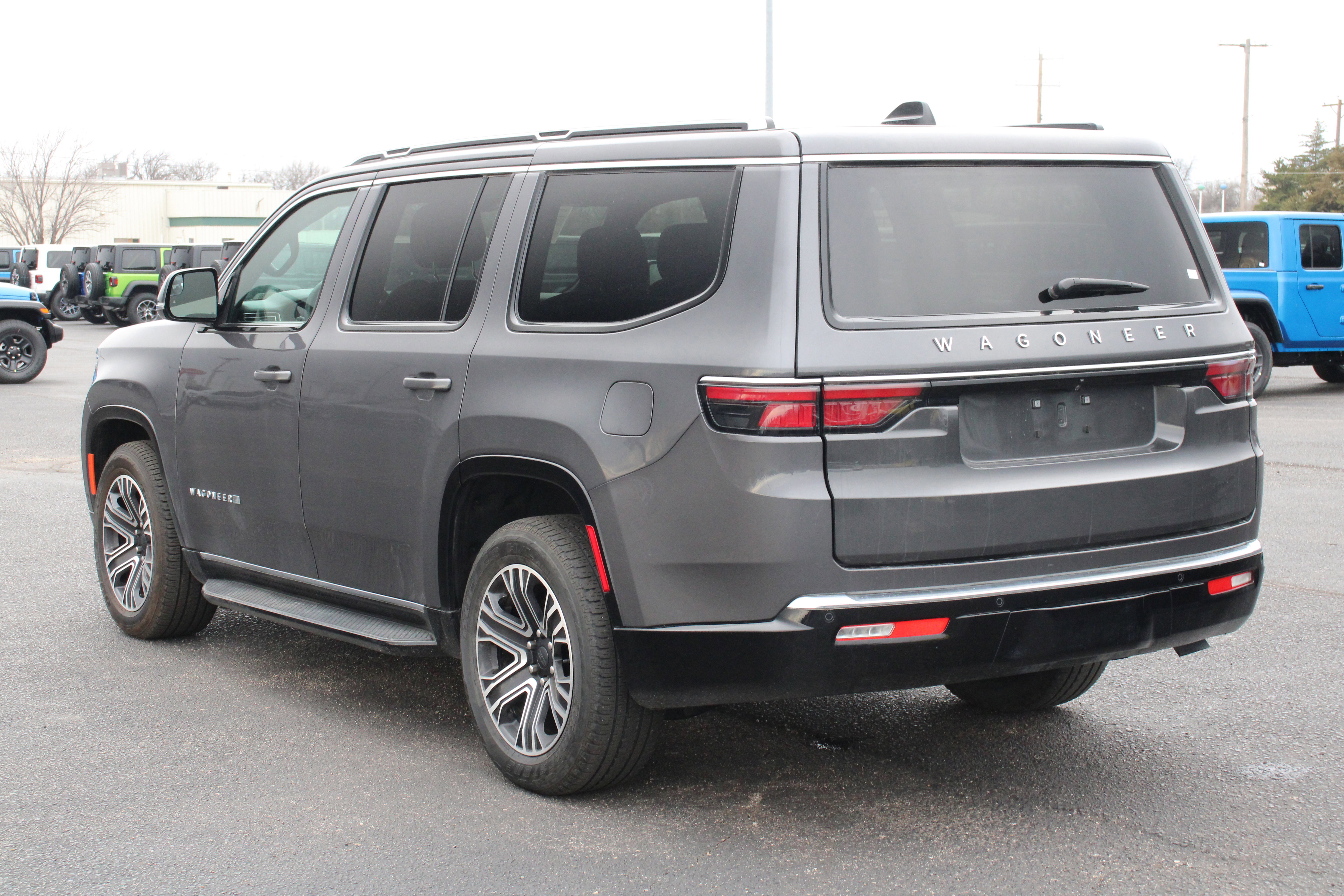 Used 2024 Jeep Wagoneer 4WD w/ Premium Group I image 40