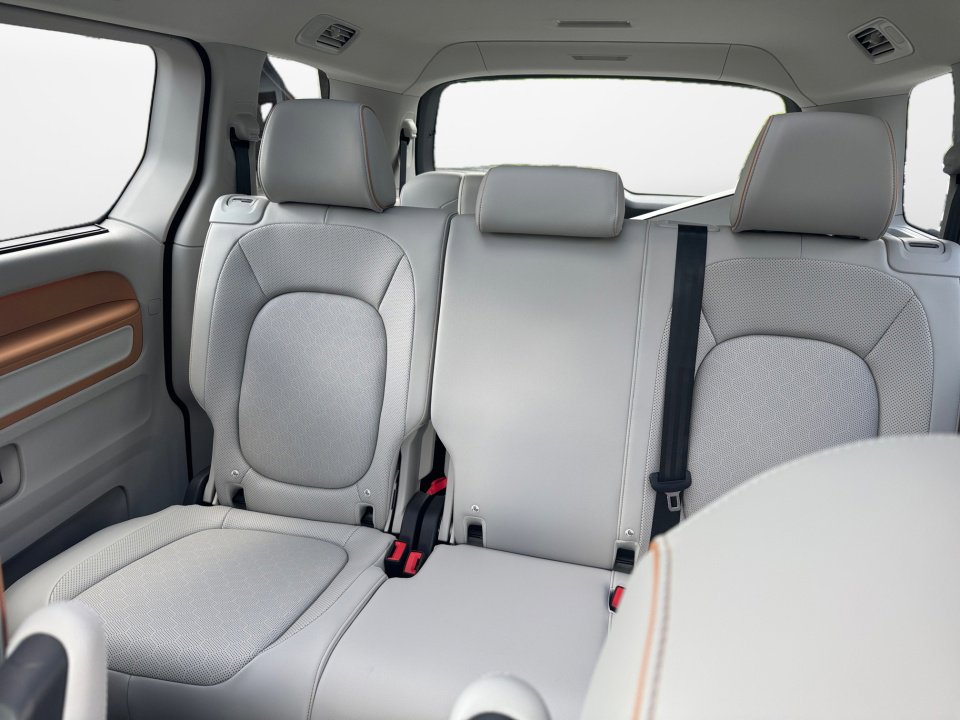 New 2025 Volkswagen ID. Buzz 1st Edition image 12