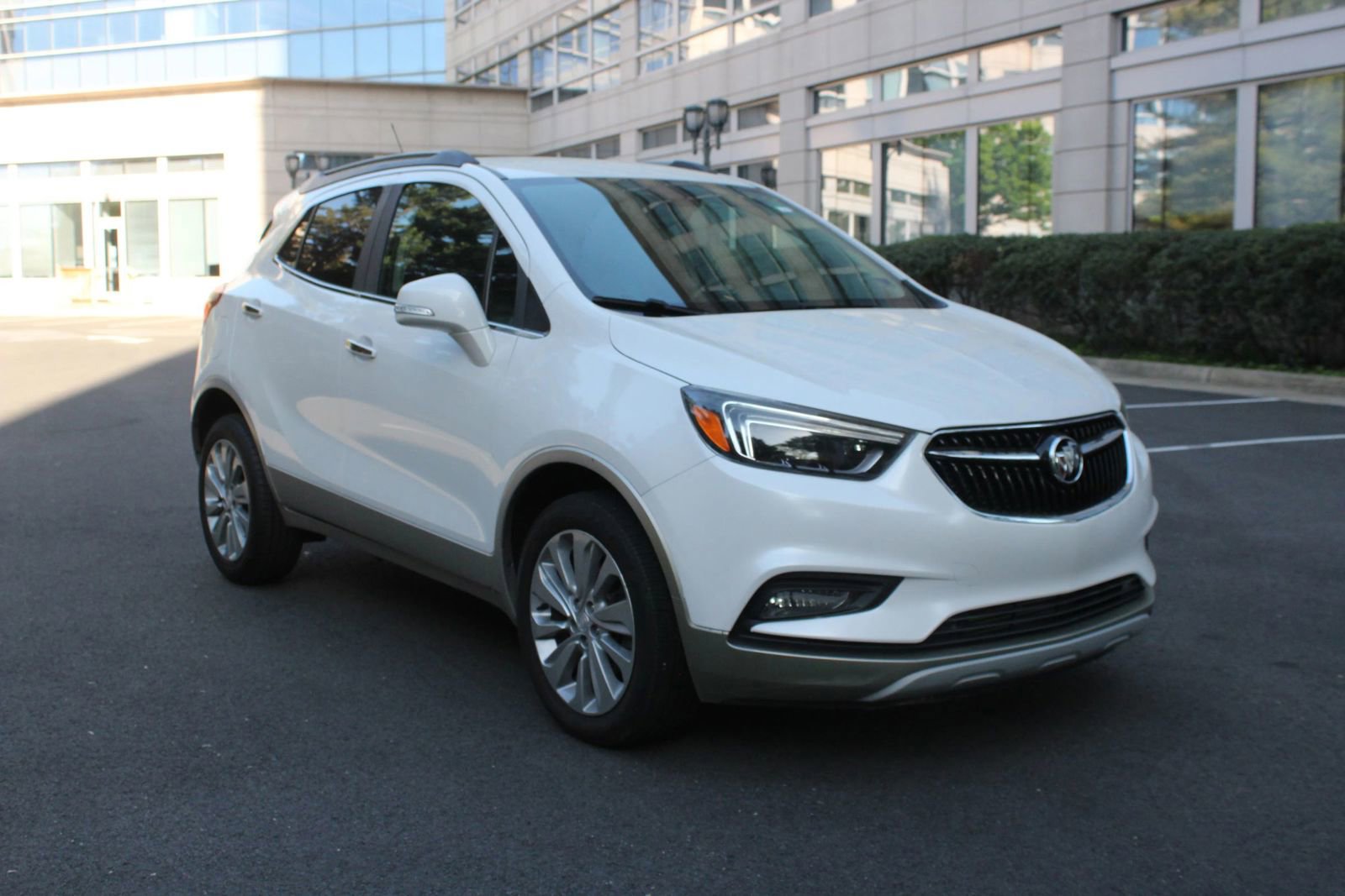 Used 2018 Buick Encore Essence image 1