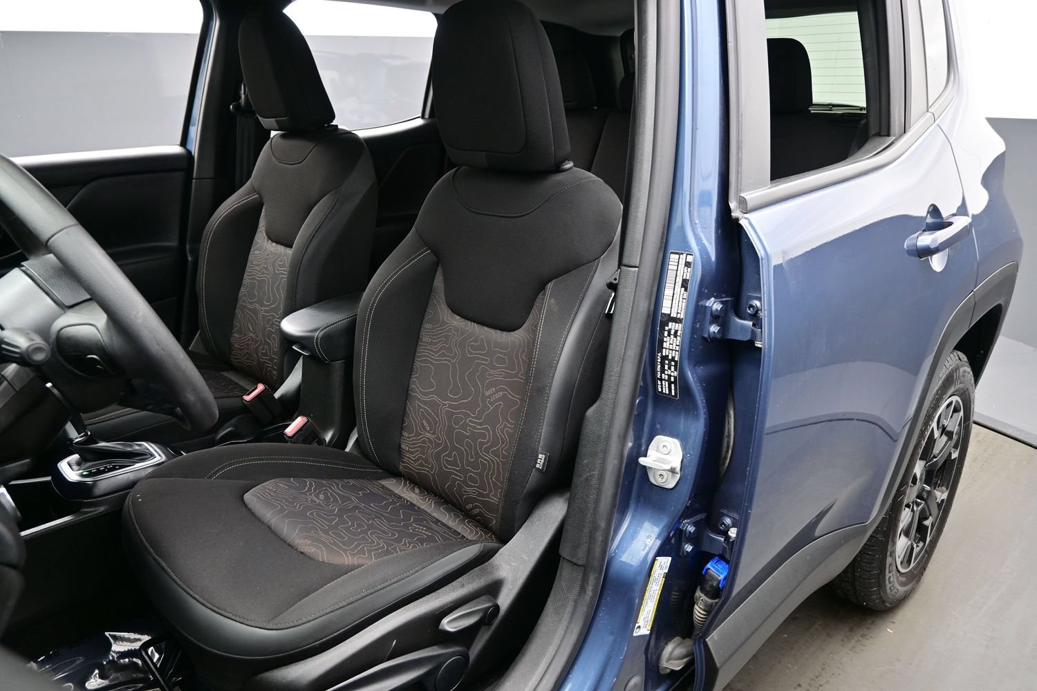 Used 2023 Jeep Renegade Latitude AWD/4WD image 13