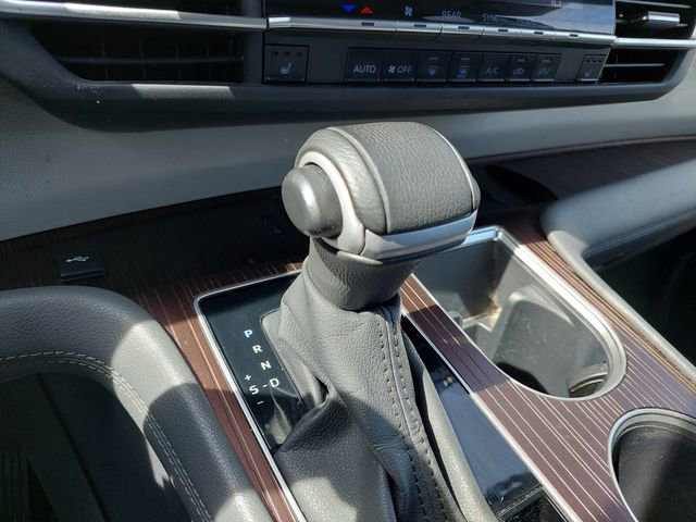Used 2024 Toyota Sienna XLE w/ XLE Plus Package image 29