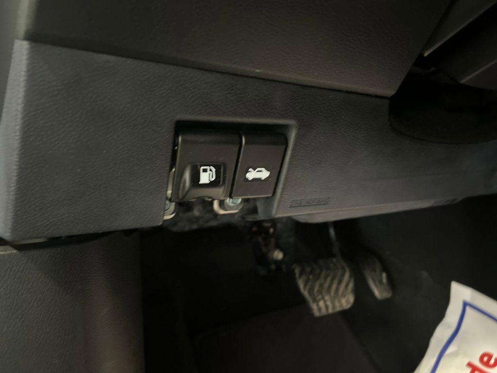 Used 2022 Nissan Kicks SV image 22