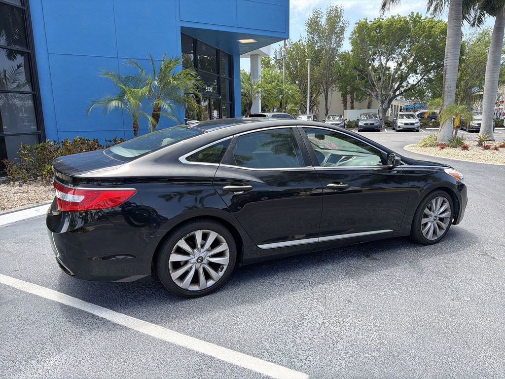 Used 2013 Hyundai Azera w/ Technology Pkg FWD image 2
