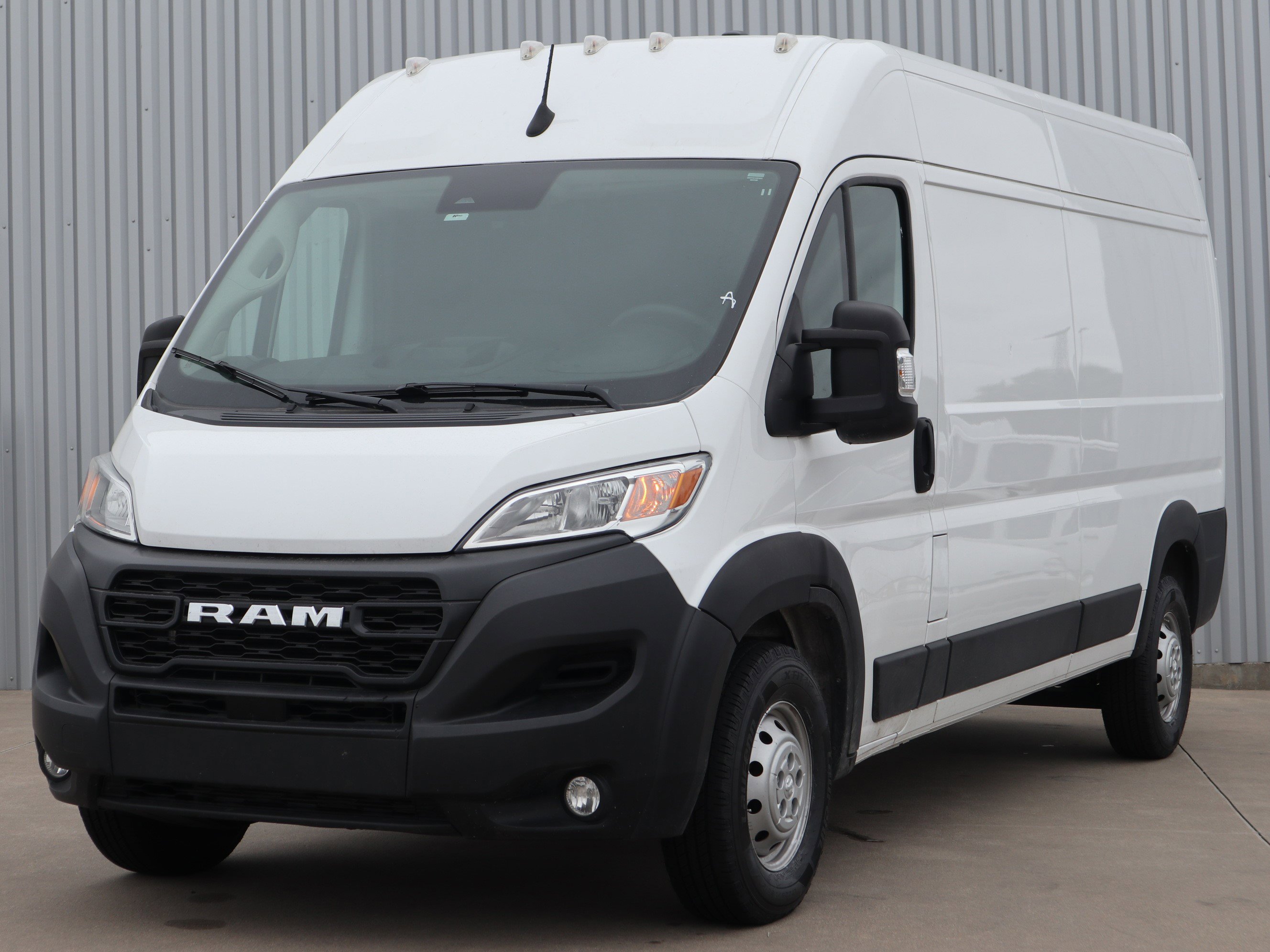 Used 2023 RAM ProMaster 2500 w/ Convenience Group FWD image 12