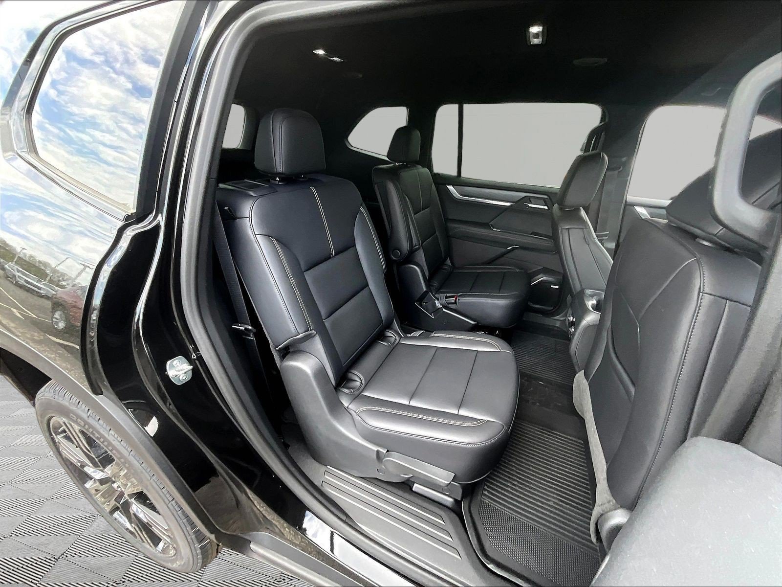 New 2026 GMC Acadia Elevation w/ Black Edition FWD image 11