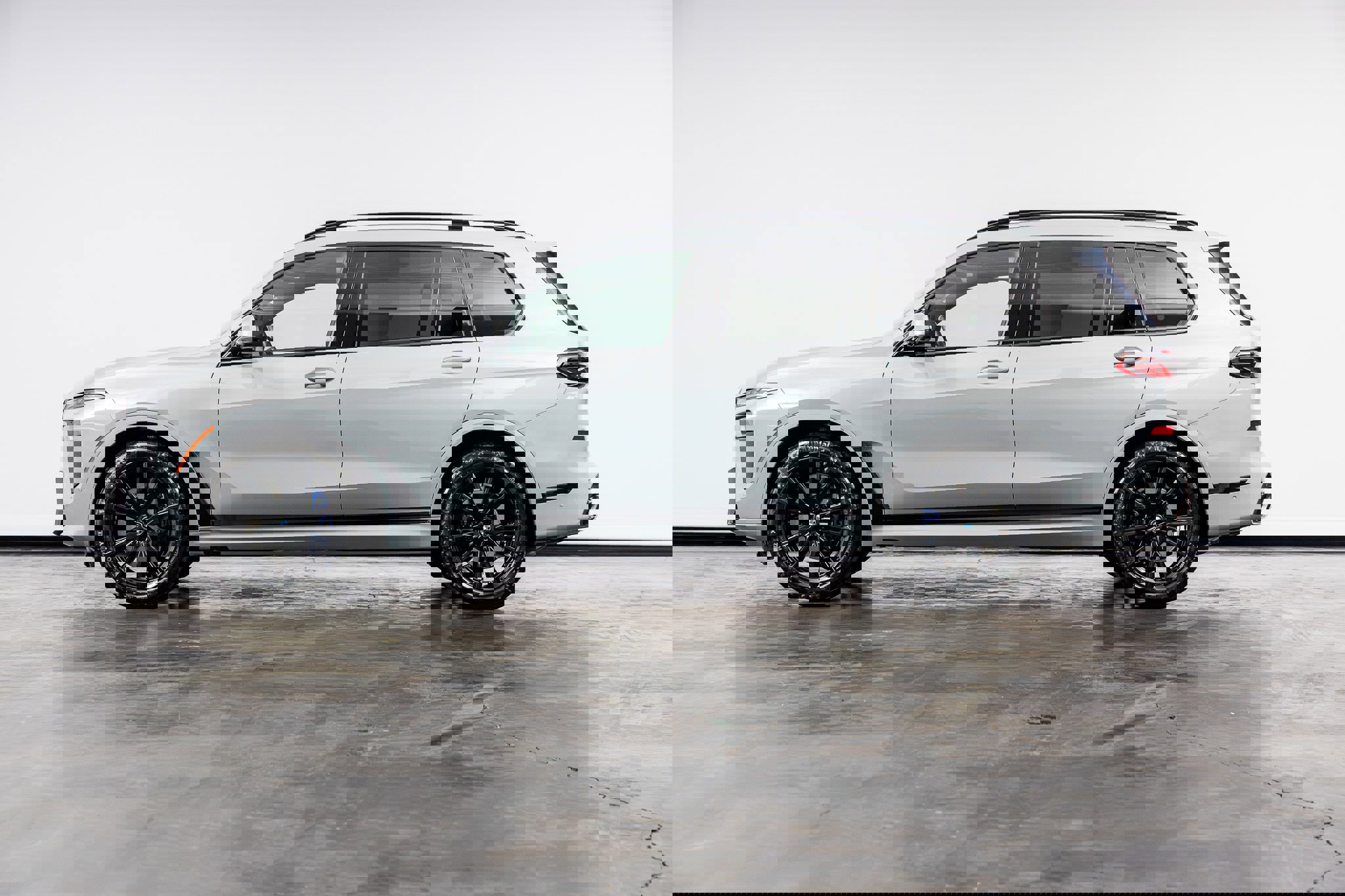 Used 2024 BMW X7 xDrive40i w/ M Sport Package image 9