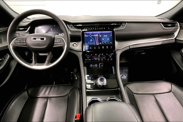 Used 2024 Jeep Grand Cherokee Limited w/ Luxury Tech Group II image 19