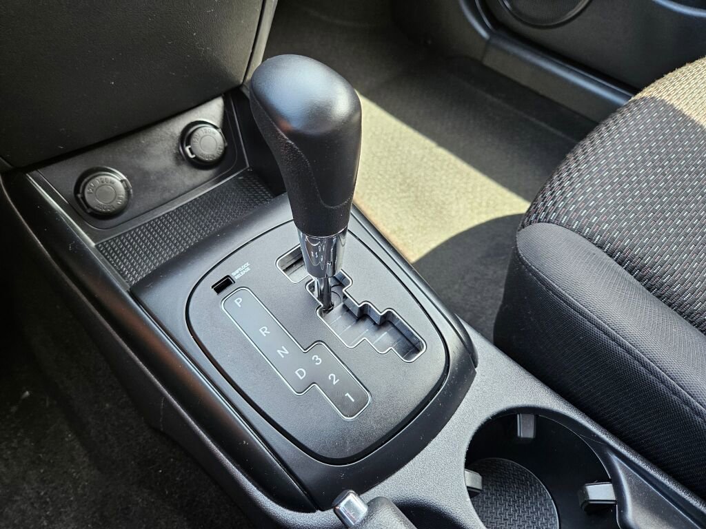 Used 2012 Hyundai Elantra GLS FWD image 22