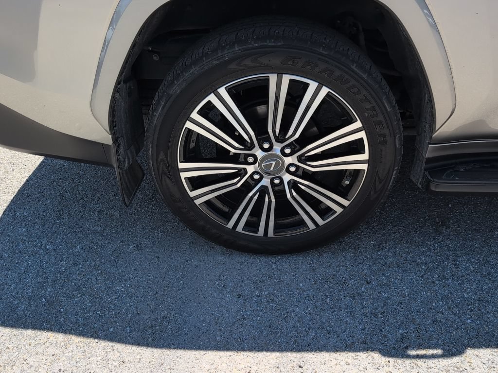 Used 2023 Lexus LX 600 4WD w/ Appearance Package image 16