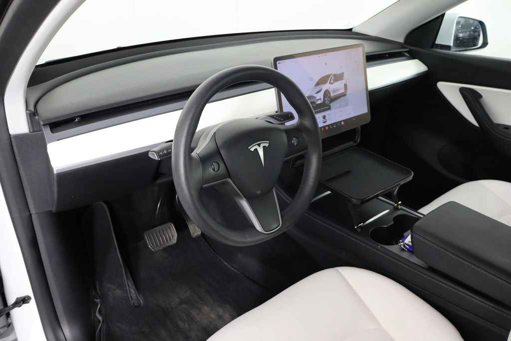Used 2022 Tesla Model Y Long Range AWD/4WD image 23