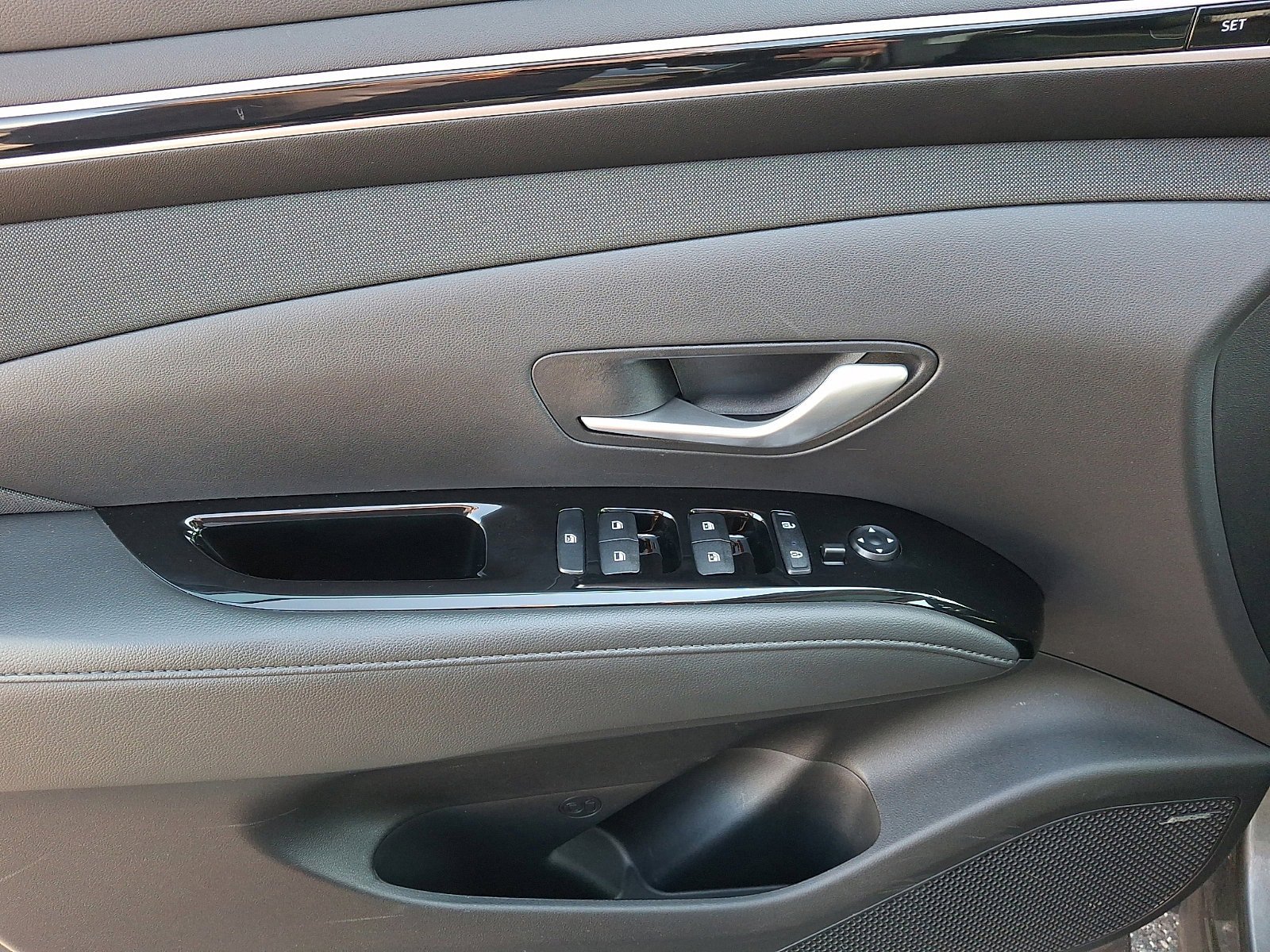 Certified 2023 Hyundai Tucson Limited AWD/4WD image 12