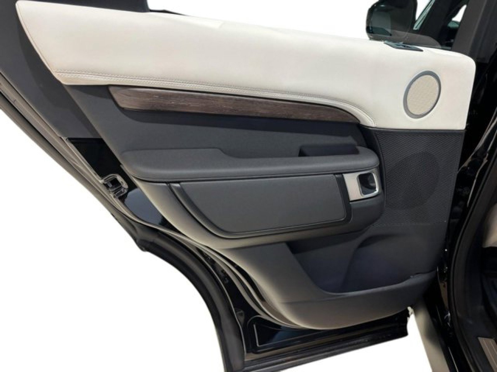 Certified 2024 Land Rover Discovery S image 14