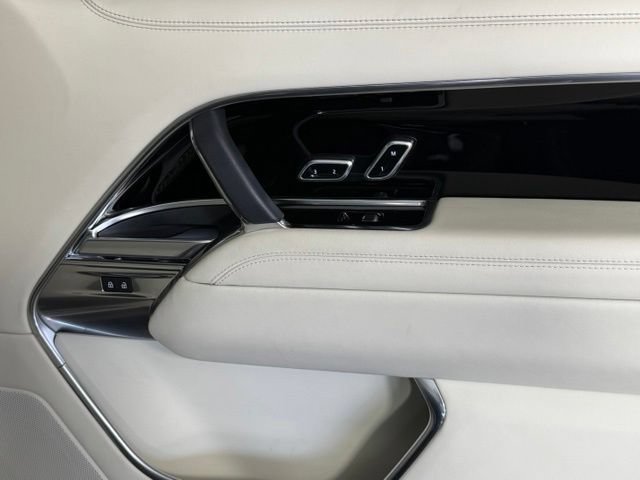 Used 2024 Land Rover Range Rover SE AWD/4WD image 32