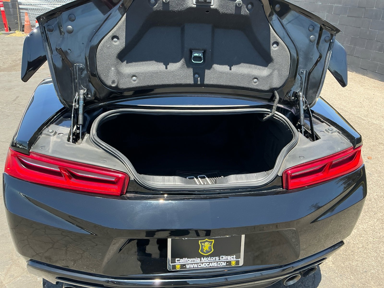 Used 2018 Chevrolet Camaro SS RWD image 25