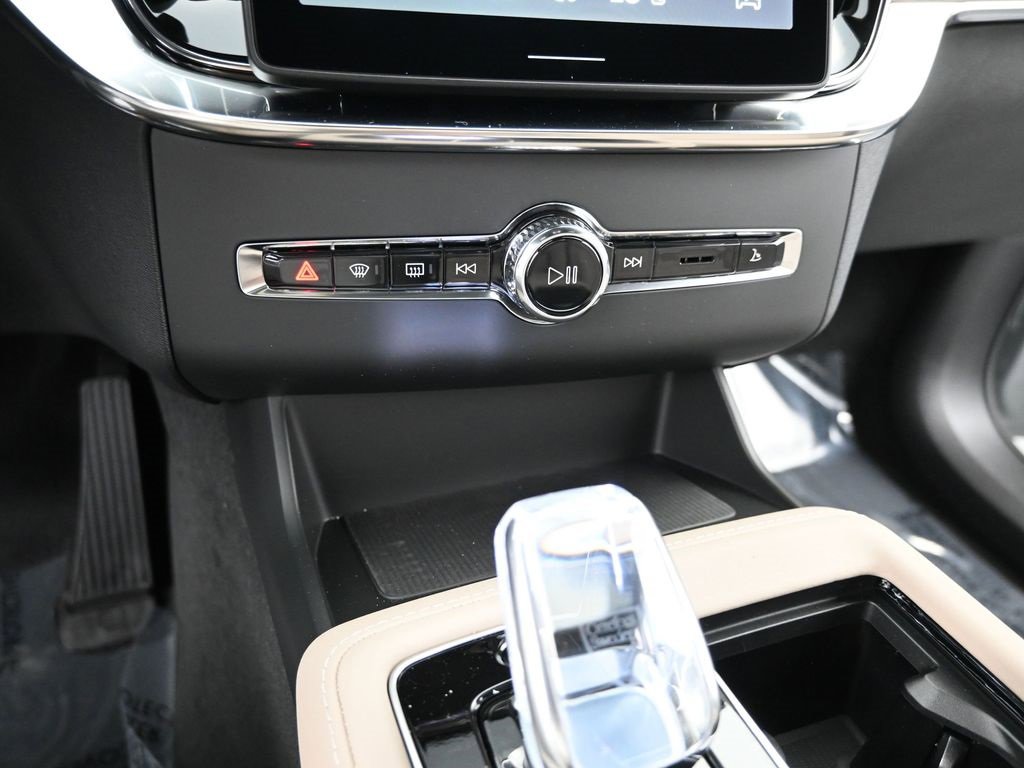 New 2026 Volvo XC90 B6 Plus w/ Protection Package Premier image 23