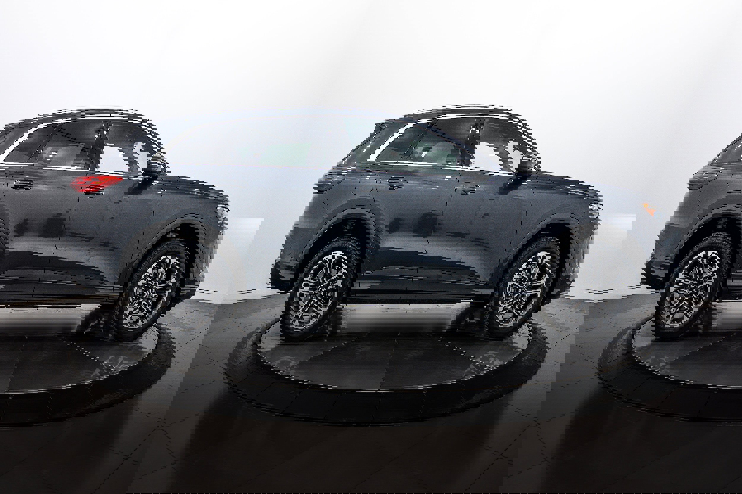 Certified 2025 Audi Q5 Premium w/ Convenience Package image 3