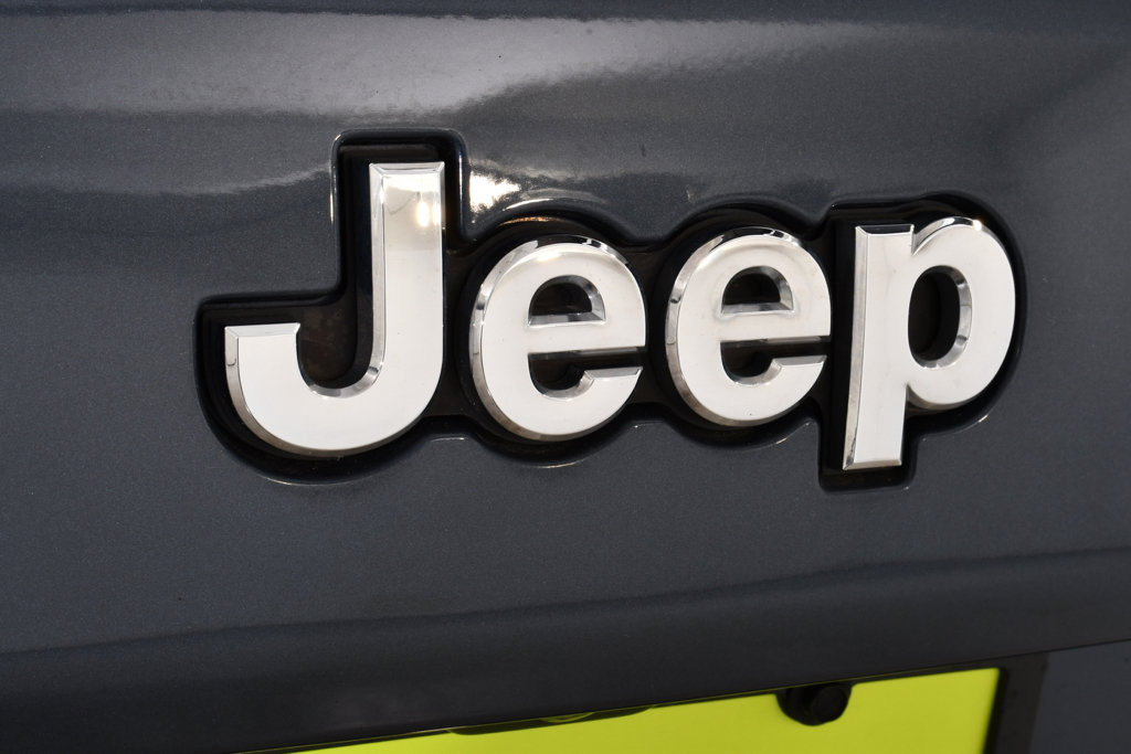 Used 2021 Jeep Cherokee Limited w/ Trailer Tow Group AWD/4WD image 23
