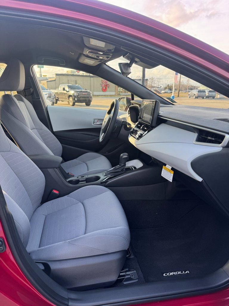 Used 2026 Toyota Corolla SE image 9