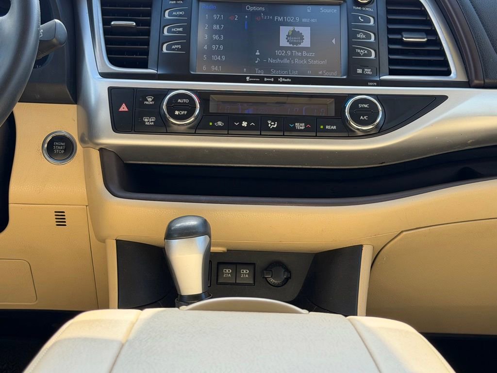 Used 2018 Toyota Highlander XLE AWD/4WD image 36