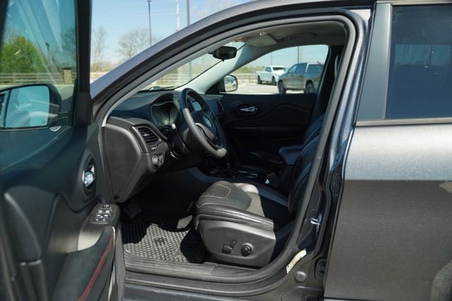 Used 2021 Jeep Cherokee Trailhawk AWD/4WD image 12
