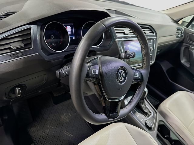 Used 2021 Volkswagen Tiguan SE w/ Panoramic Sunroof Package image 16