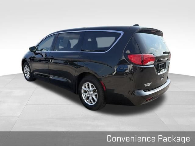 Used 2017 Chrysler Pacifica Touring FWD image 9