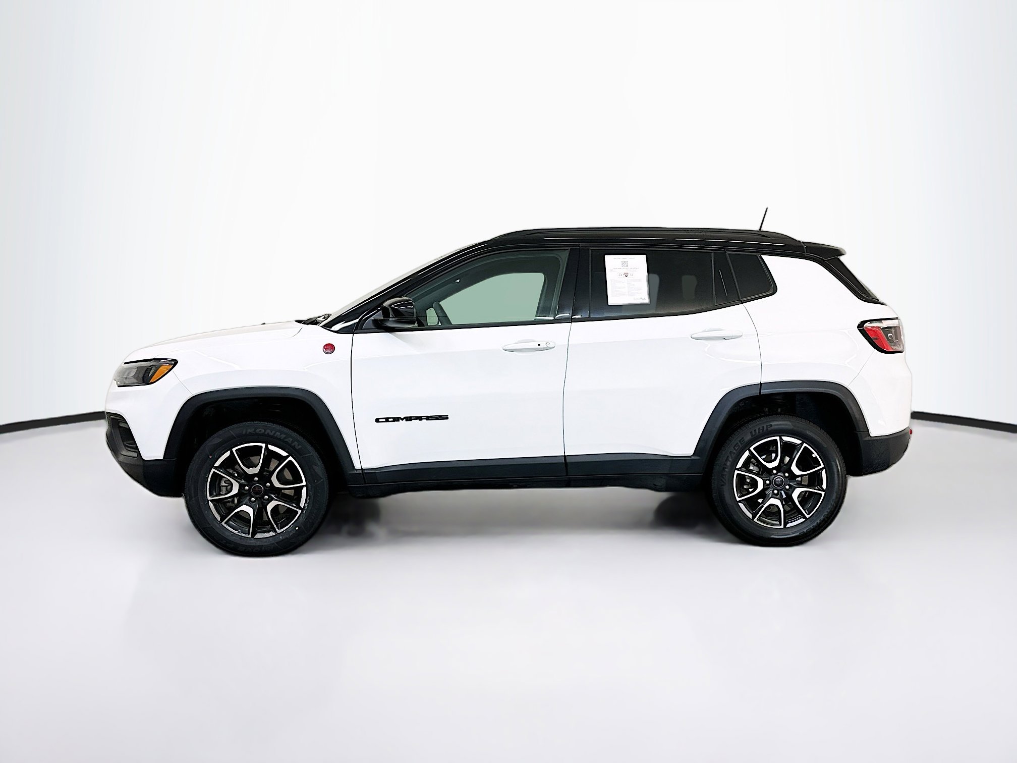Used 2025 Jeep Compass Trailhawk AWD/4WD image 4