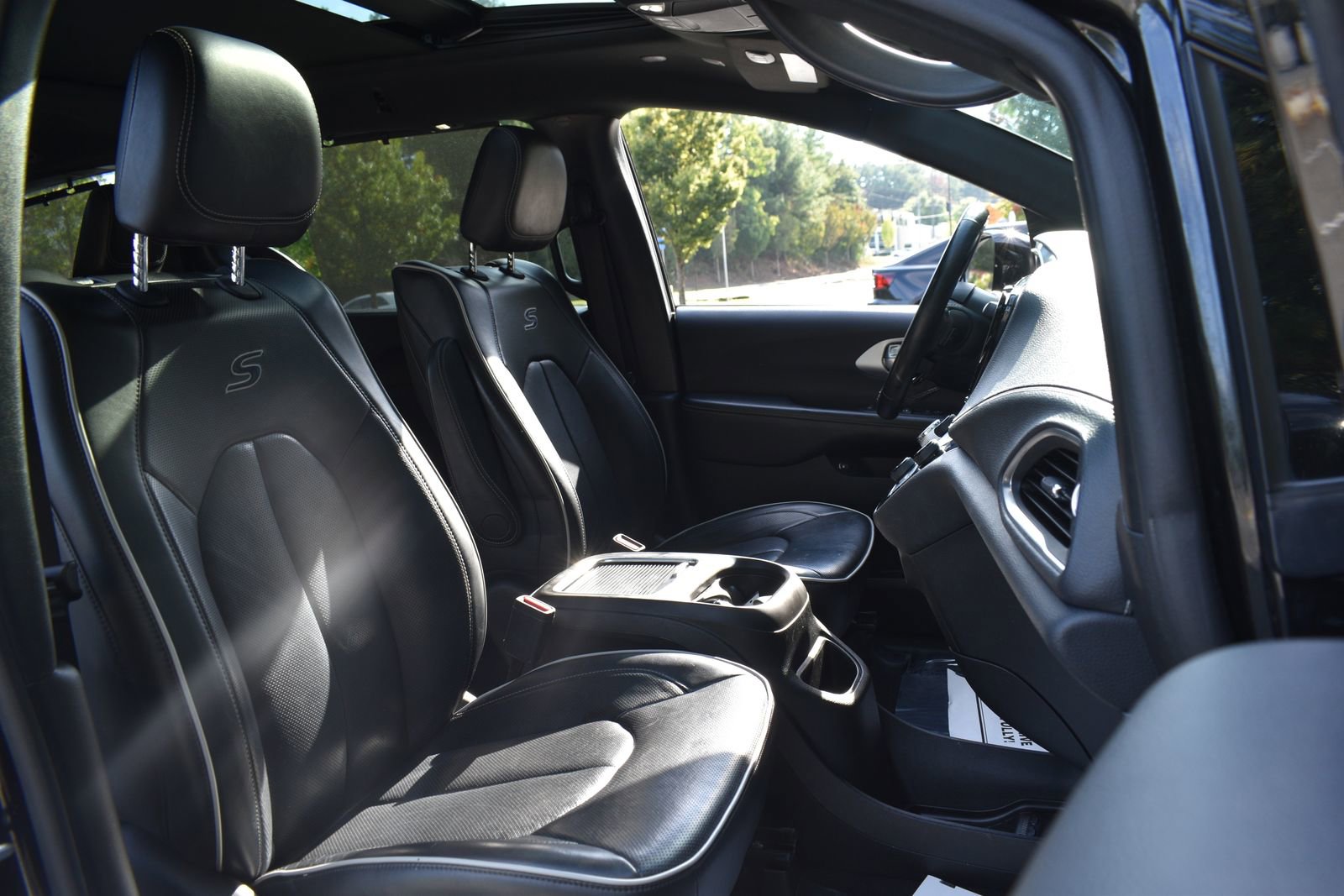 Used 2019 Chrysler Pacifica Limited w/ S Appearance Package image 24