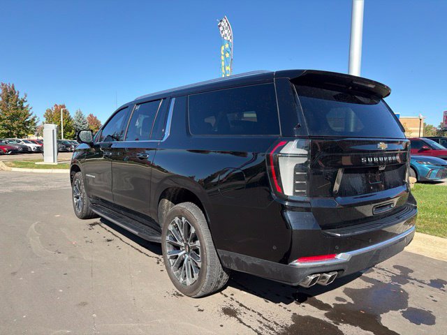 Used 2025 Chevrolet Suburban High Country AWD/4WD image 2