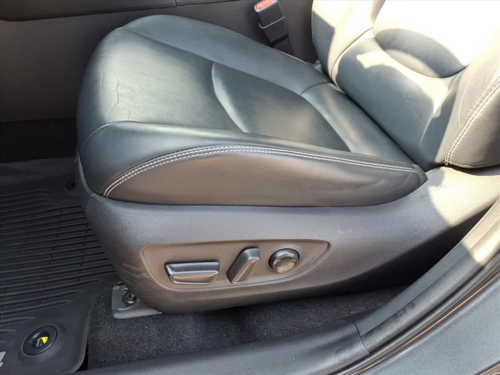 Certified 2020 Toyota RAV4 XLE Premium AWD/4WD image 18