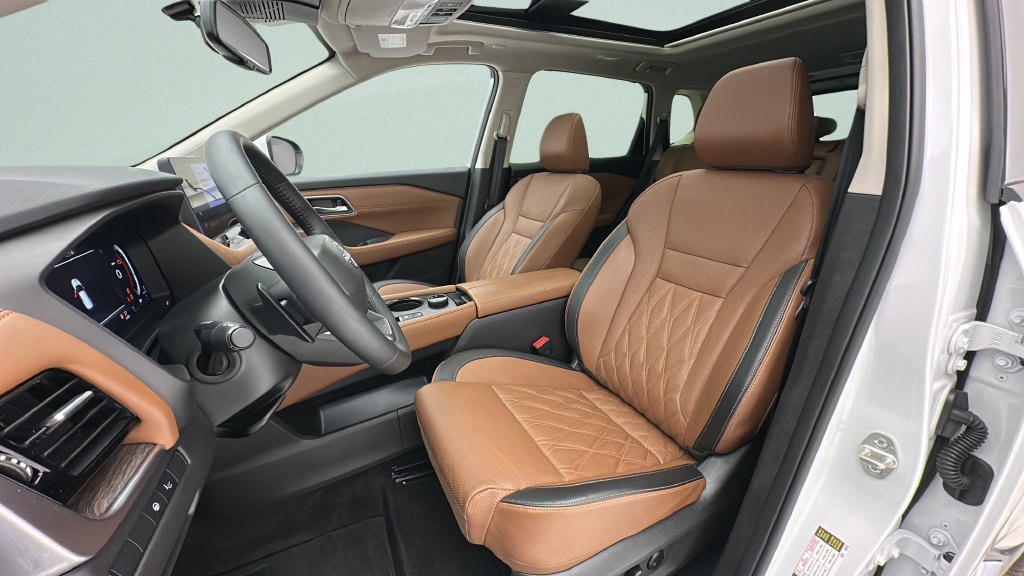 Used 2026 Nissan Rogue Platinum w/ Platinum Premium Package AWD/4WD image 13