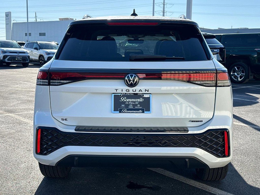 Used 2025 Volkswagen Tiguan SE R-Line image 6