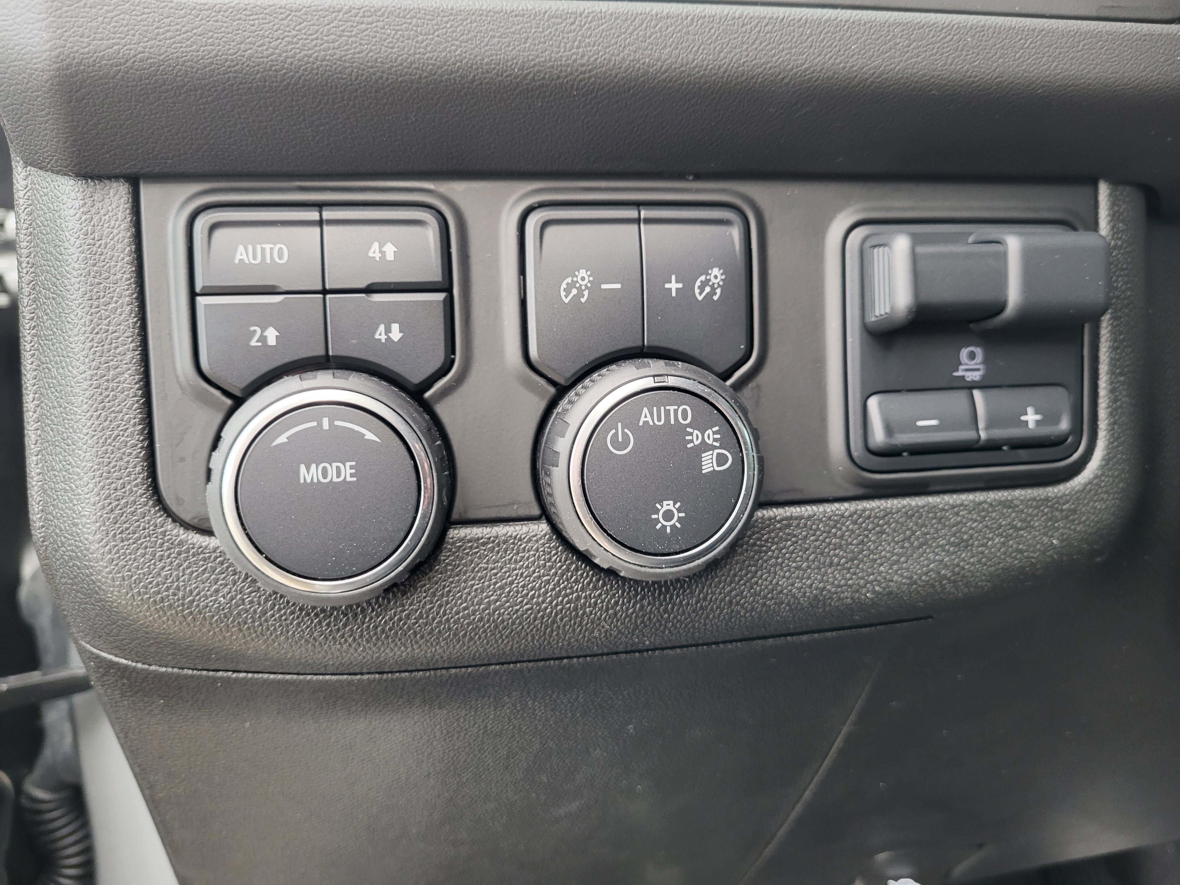 Used 2024 Chevrolet Tahoe Z71 w/ Luxury Package image 22