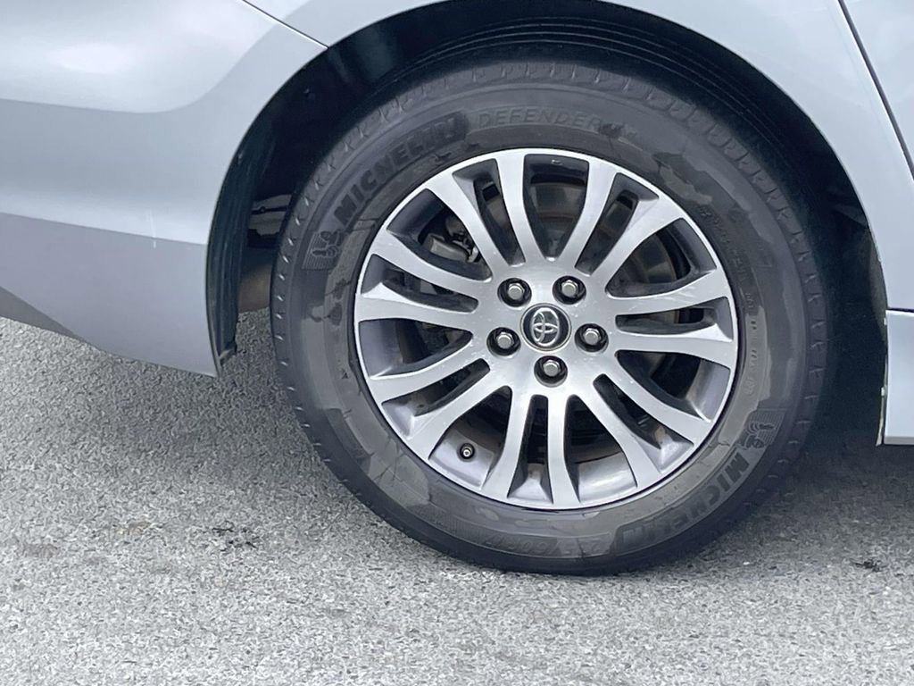 Used 2018 Toyota Sienna XLE Premium image 12