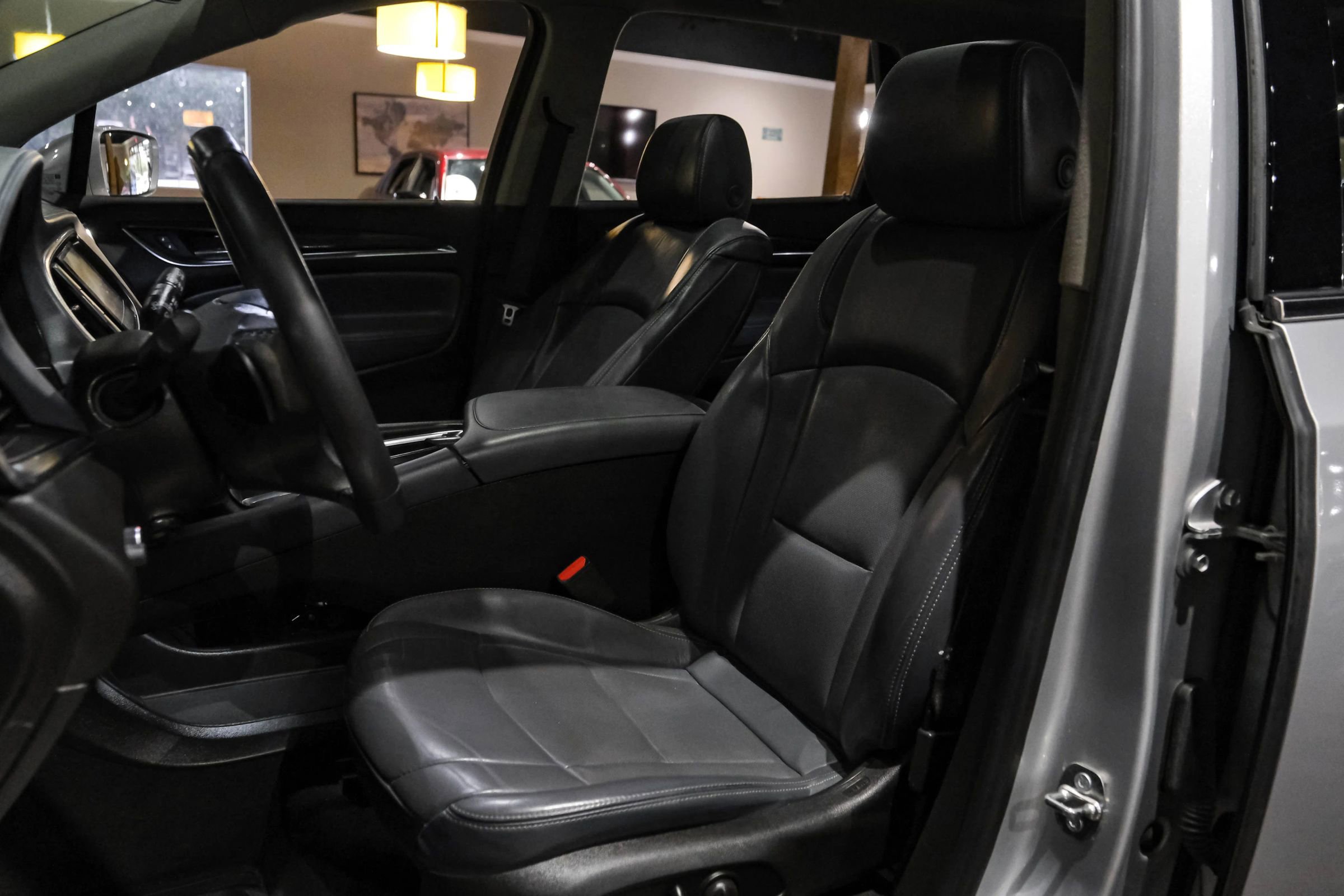 Used 2018 Buick Enclave Premium w/ Experience Buick Package image 4