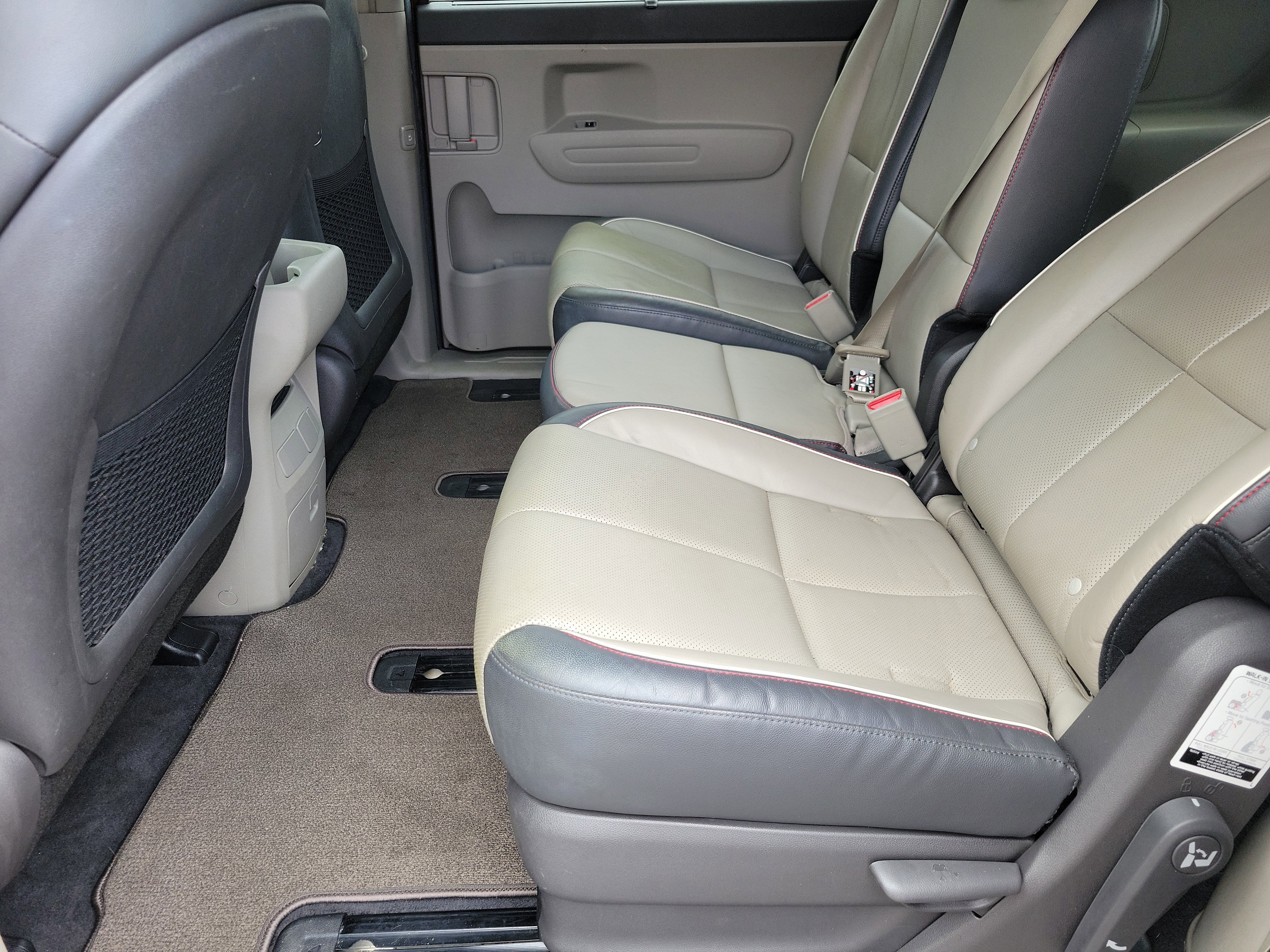 Used 2017 Kia Sedona LX w/ LX Essentials Premium Package FWD image 7
