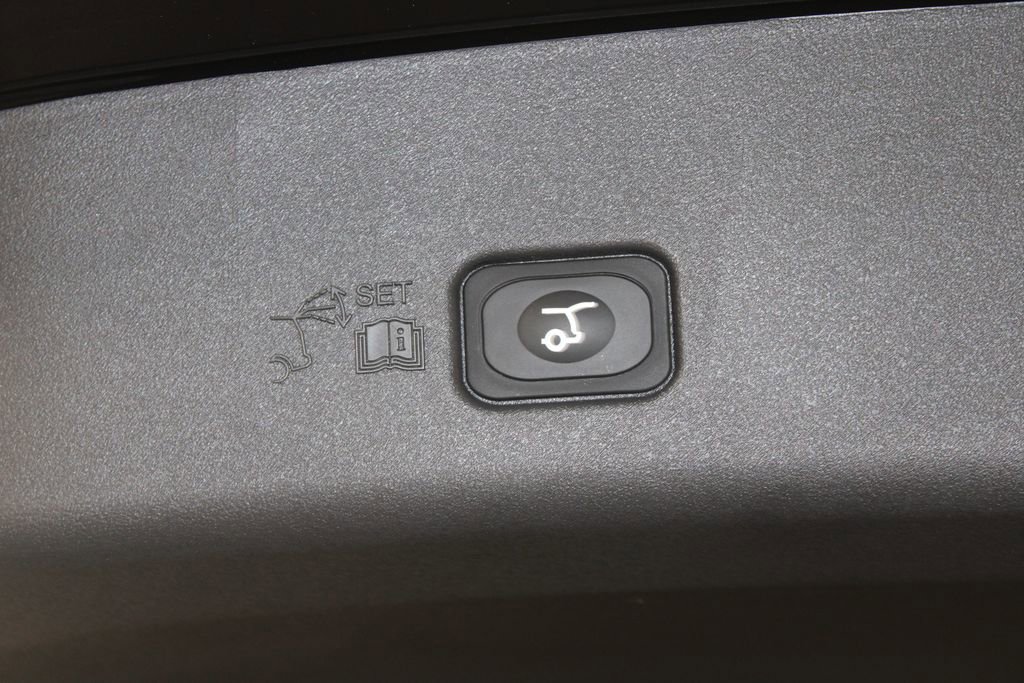 New 2026 Lincoln Nautilus Premier w/ Jet Appearance Package AWD/4WD image 16