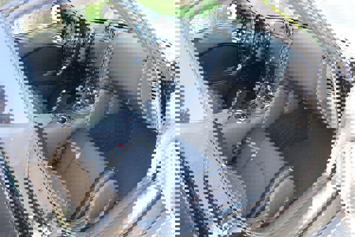 Used 2018 Nissan 370Z w/ Sport Package image 10