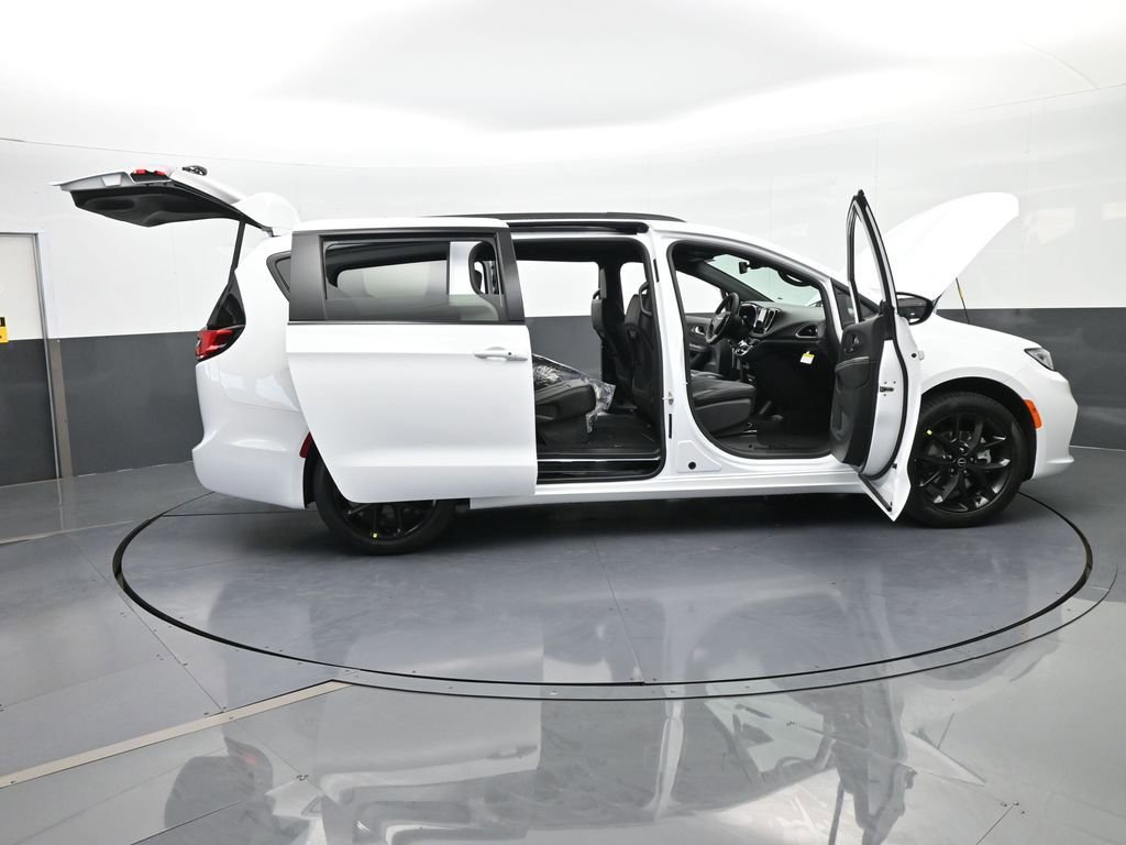 New 2026 Chrysler Pacifica Select w/ S Appearance Package image 71