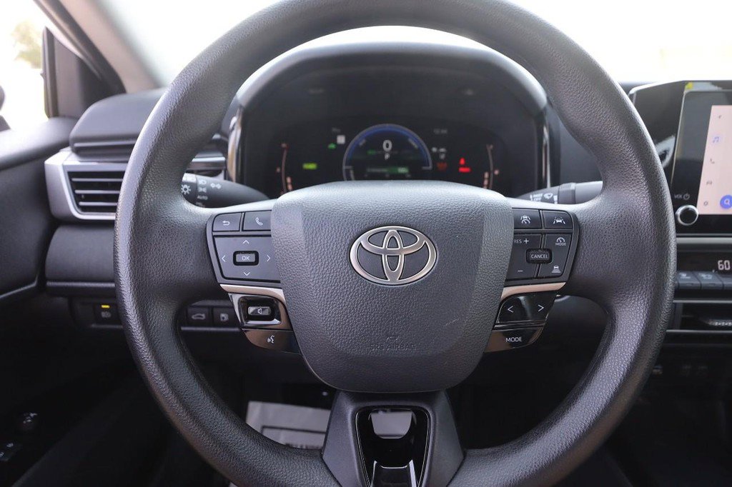 Used 2025 Toyota Camry LE image 10