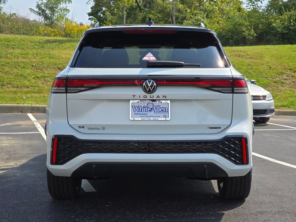 New 2026 Volkswagen Tiguan SE R-Line AWD/4WD image 12