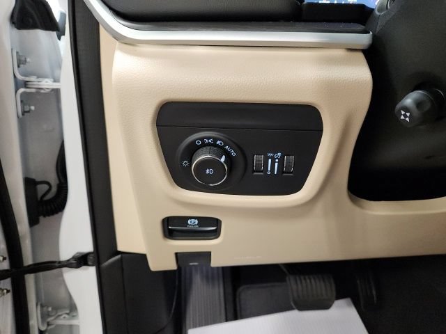 Used 2026 Jeep Grand Cherokee Limited w/ Luxury Tech Group II AWD/4WD image 20