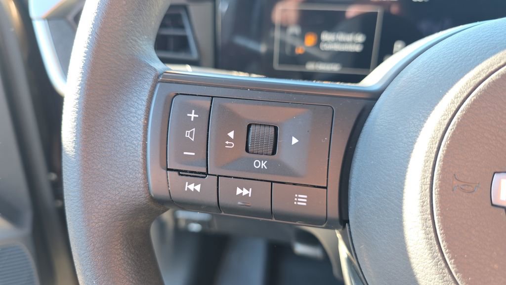 Used 2025 Nissan Kicks SV image 33