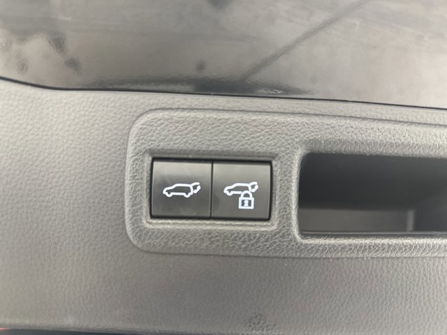 Used 2022 Toyota Venza XLE image 28